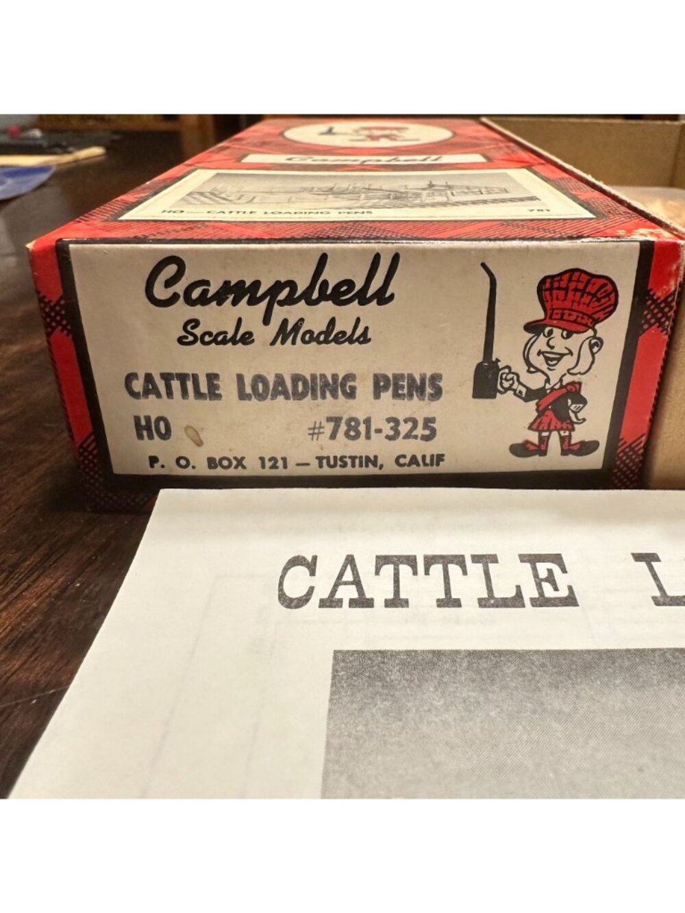 Campbell HO Scale Cattle Loading Pens Model Kit #781-325 - Picture 3 of 3